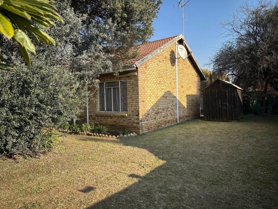 2 Bedroom Property for Sale in Oos Einde North West